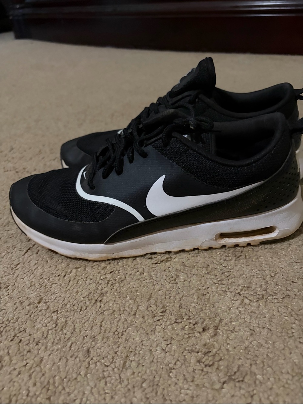 Nike Air Max - Black & White Running Sneakers with Visible Air